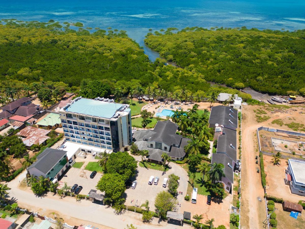 Tanga Beach Resort & Spa Exterior foto